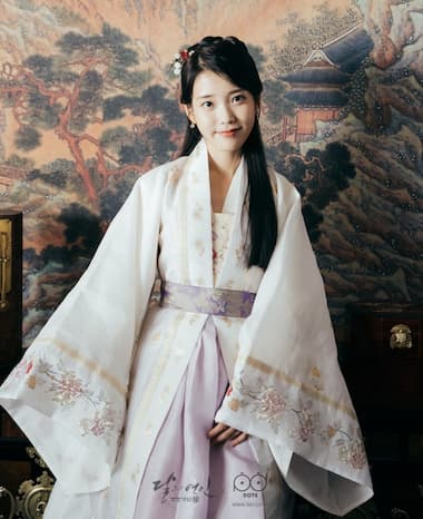 IU hanok- korean traditional clothes