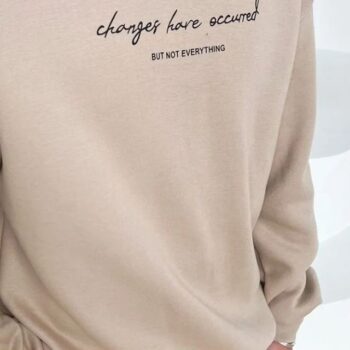 GERIO Drop-Shoulder Letter-Print Sweatshirt-closeup